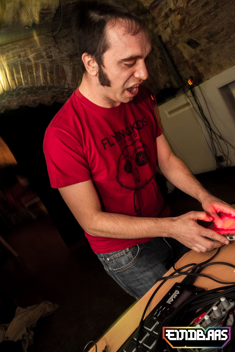 EINDBAAS 030303 photo