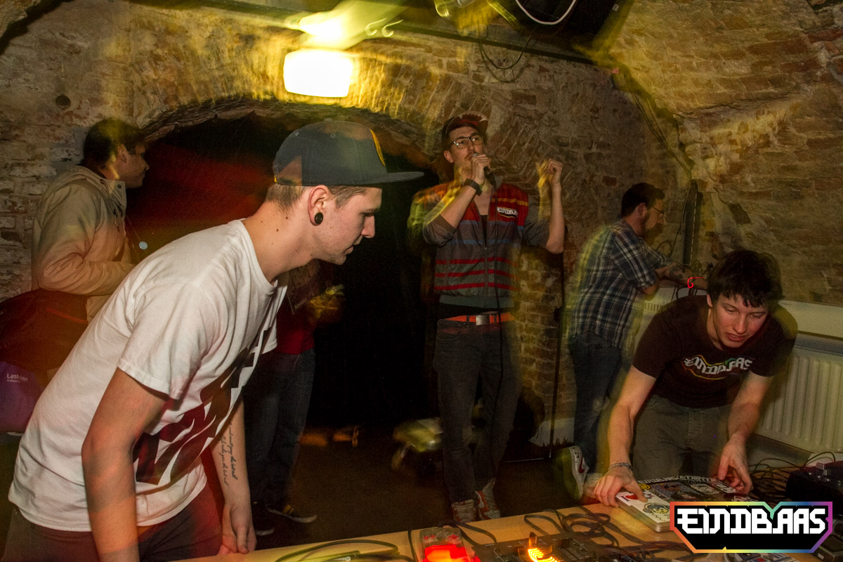 EINDBAAS 030303 photo