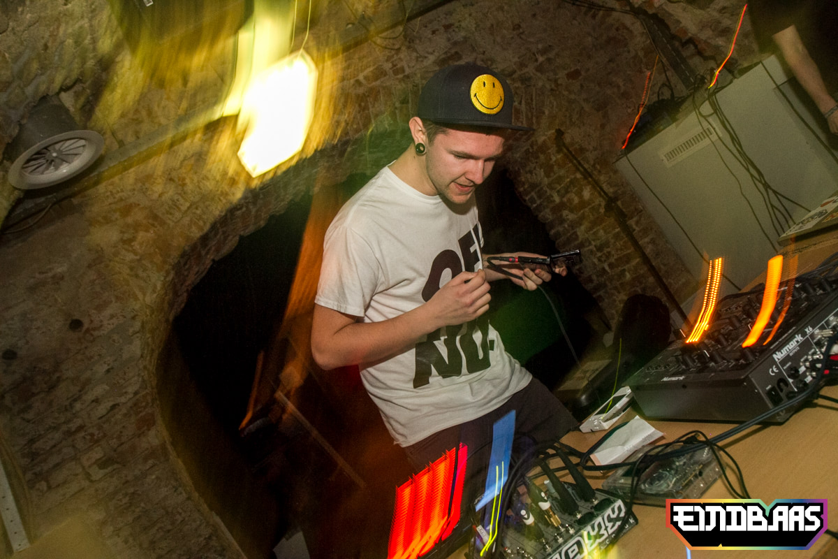 EINDBAAS 030303 photo