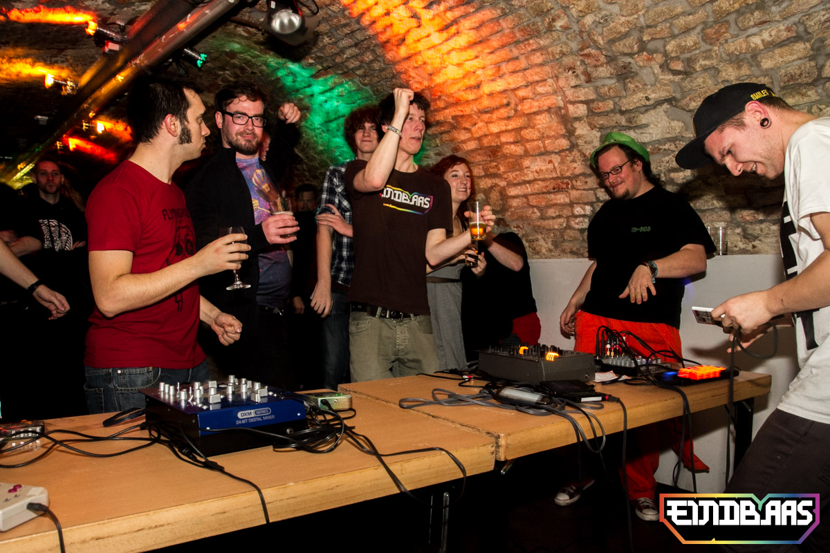 EINDBAAS 030303 photo