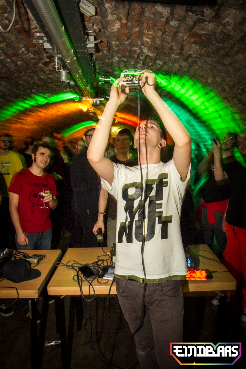 EINDBAAS 030303 photo