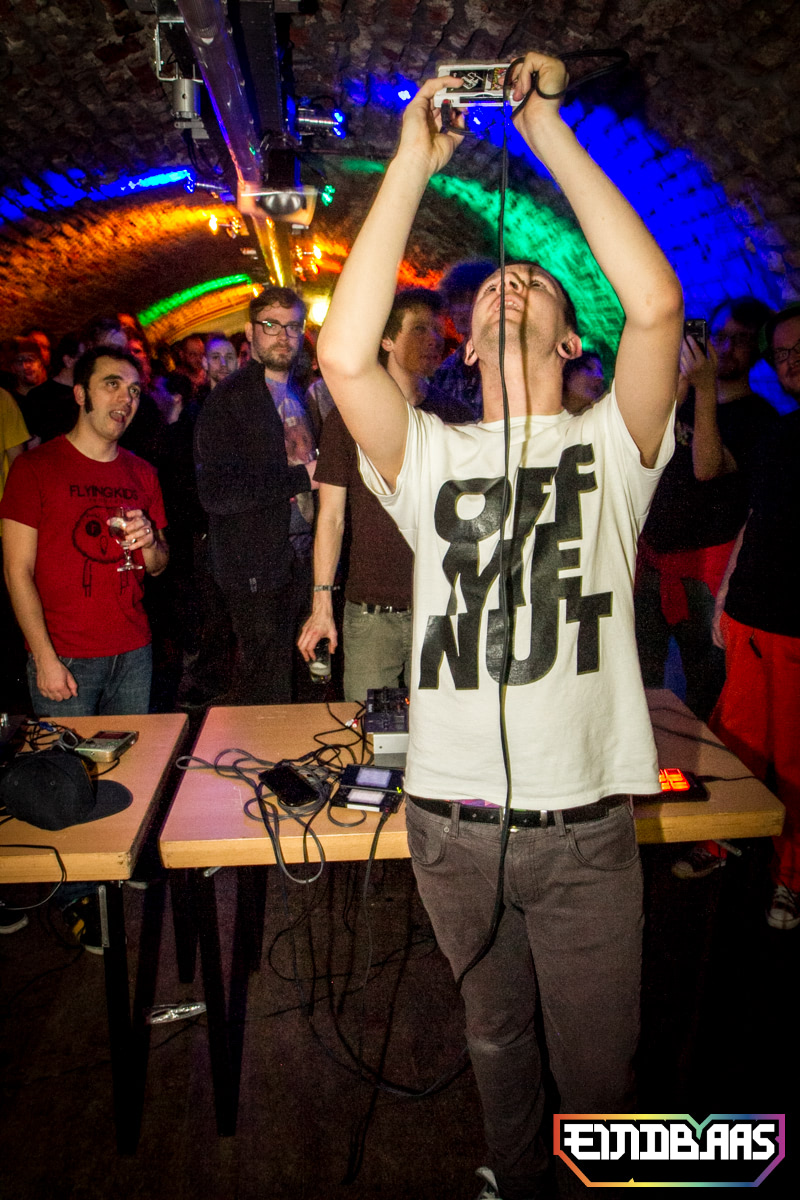 EINDBAAS 030303 photo