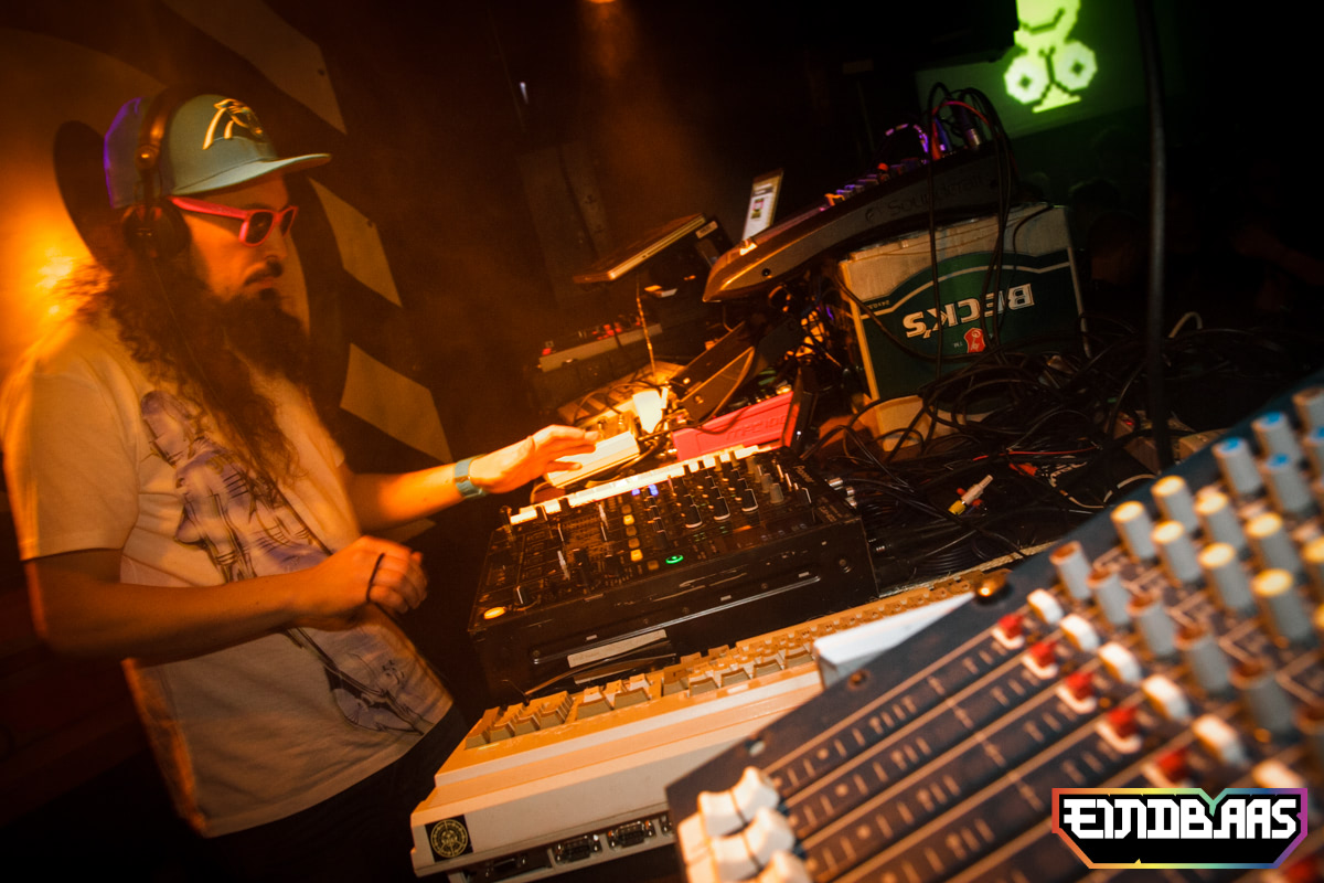 EINDBAAS 030303 photo