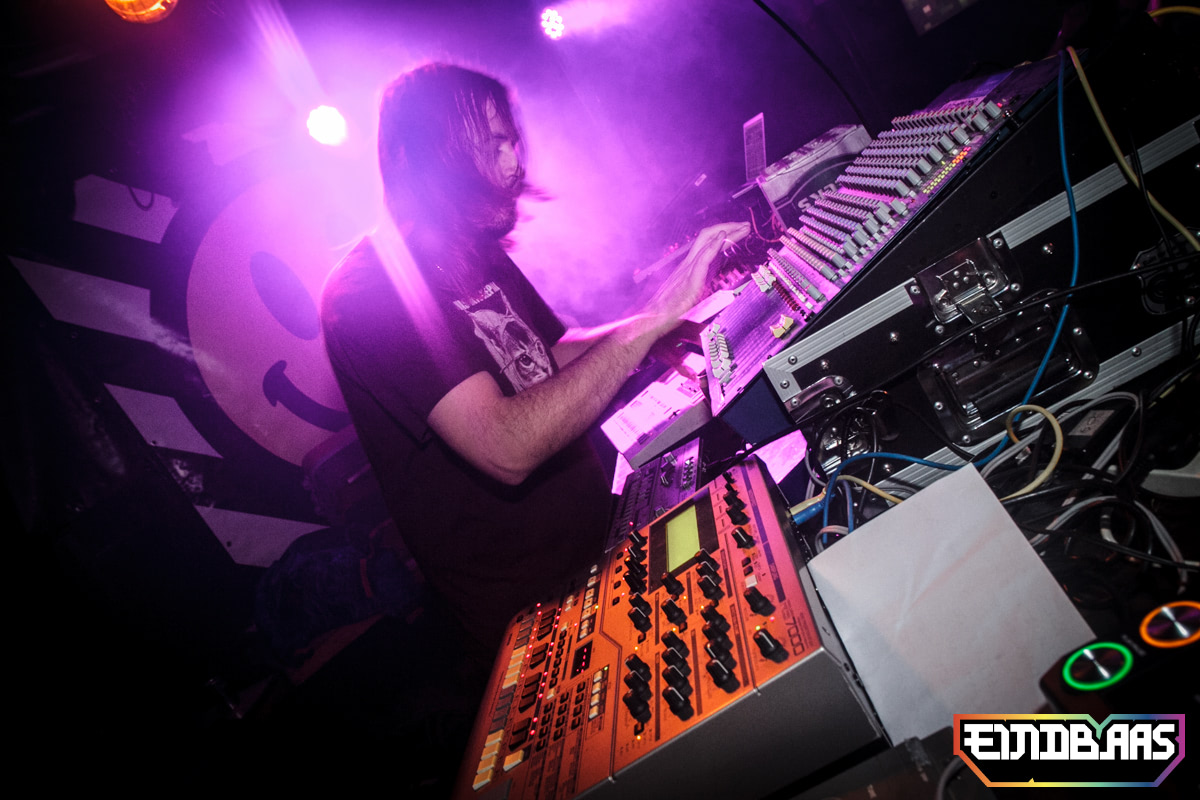 EINDBAAS 030303 photo