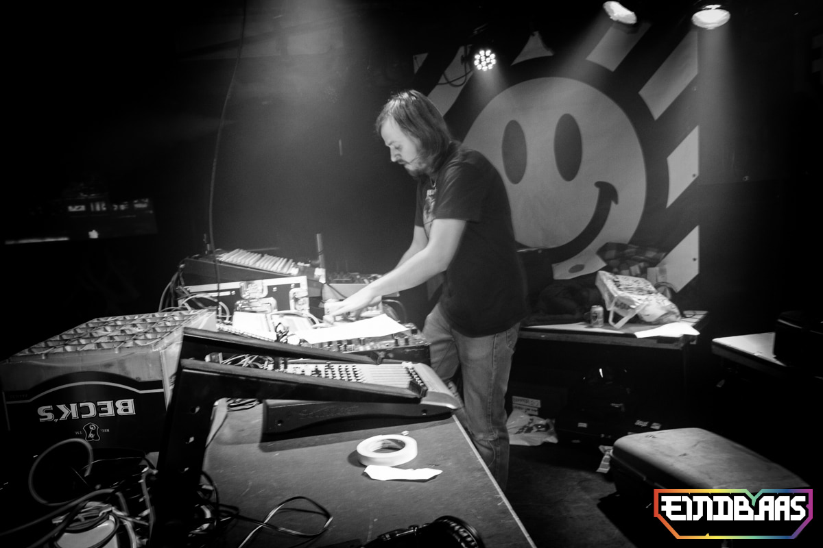 EINDBAAS 030303 photo