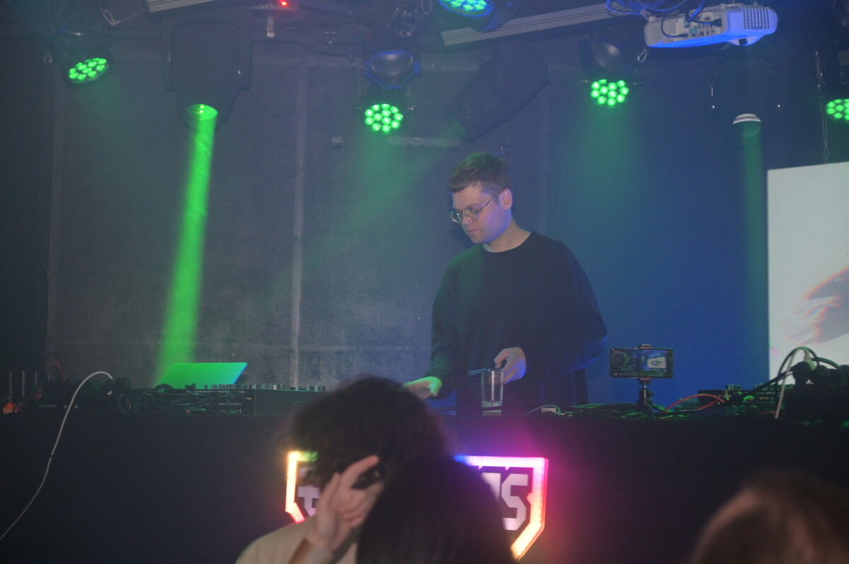 EINDBAAS 28 photo